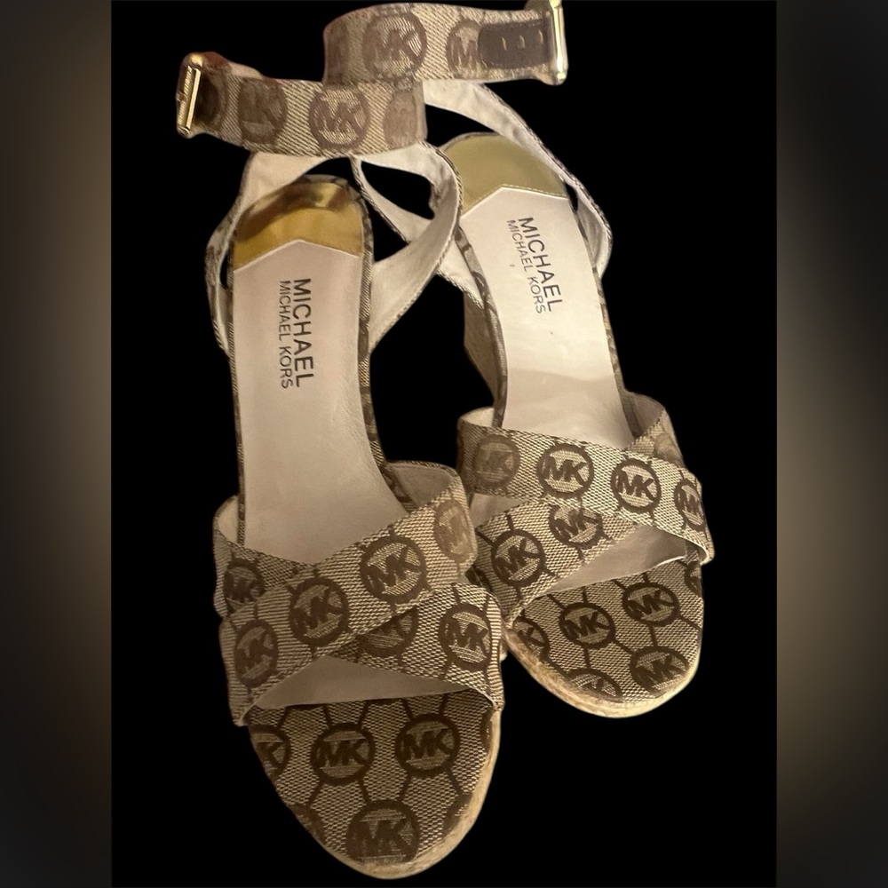Michael Kors Women's Kami ankle strap Sandals size 8.5 med- NWB
